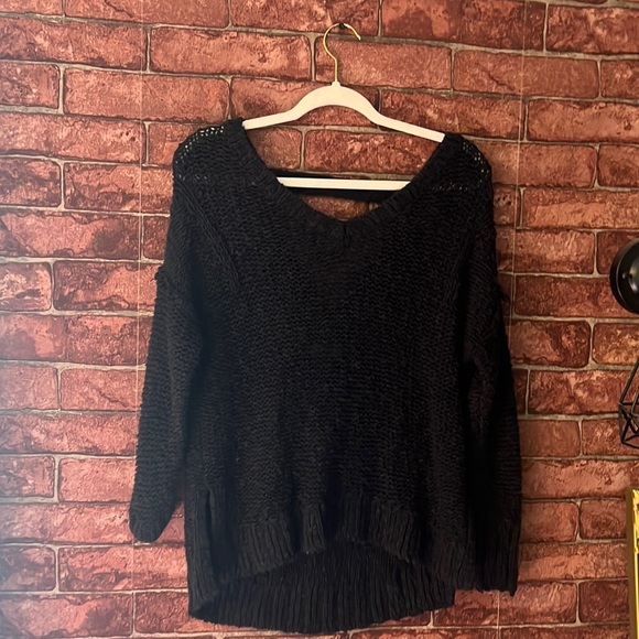 Black open-back sweater - Picture 1 of 4
